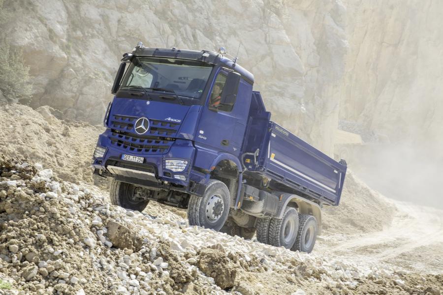  Mercedes-Benz Arocs 3345 2015 года  (фото 1 из 13)